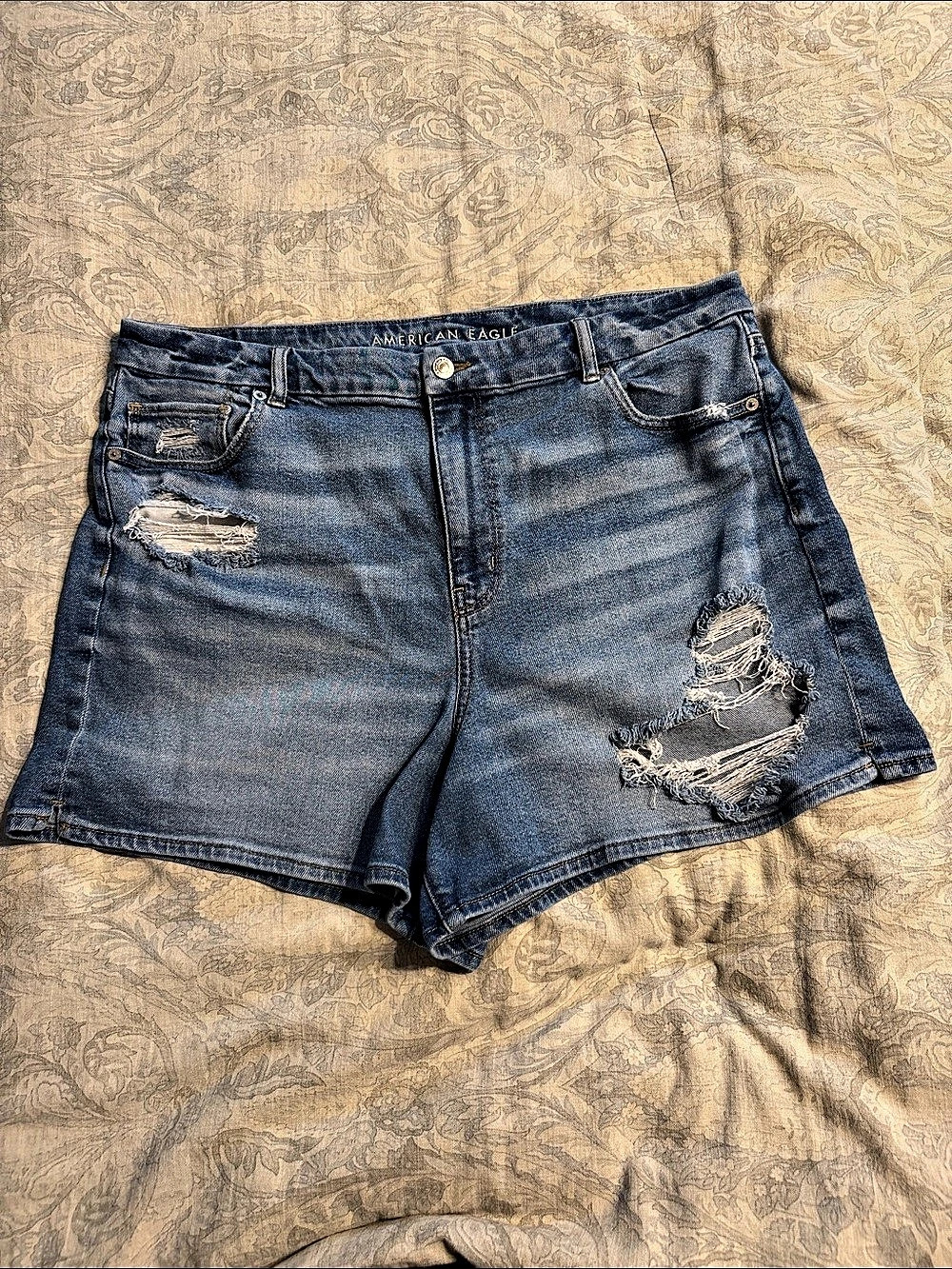 American Eagle Curvy Mom Short Distressed Denim Shorts Waist 20